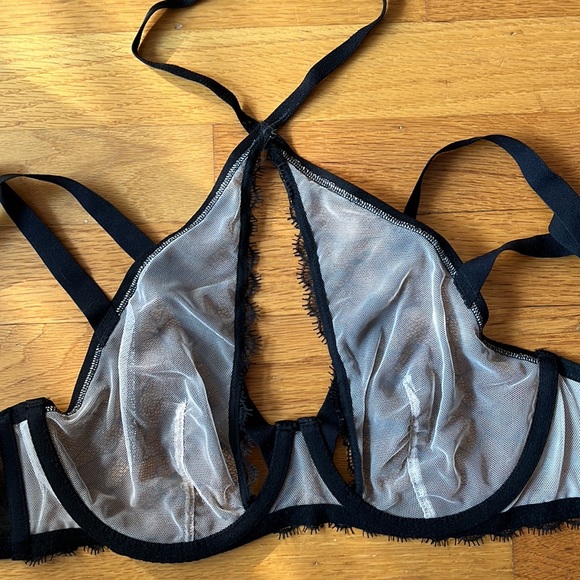 Victoria’s Secret unlined strappy halter bra - 34D - Picture 7 of 7